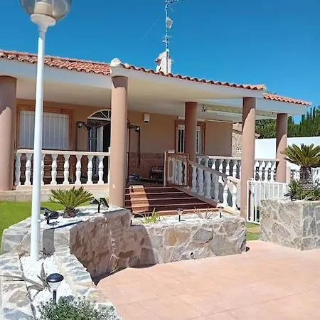 Casa De Verano Con Piscina Holiday home *